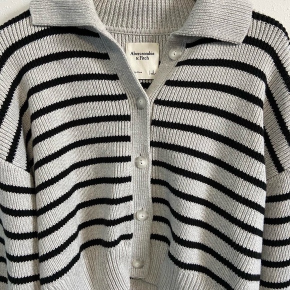 Abercrombie & Fitch Black & Gray Striped Collared Cardigan - Picture 4 of 8